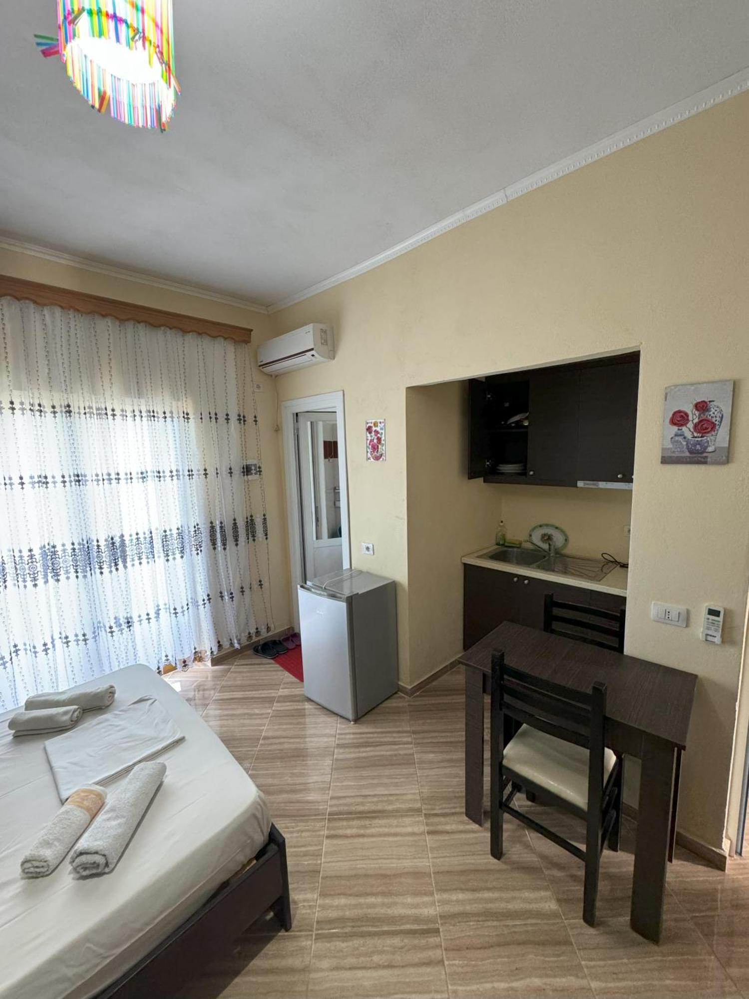 Adrian Agustin Rooms Lukovë المظهر الخارجي الصورة