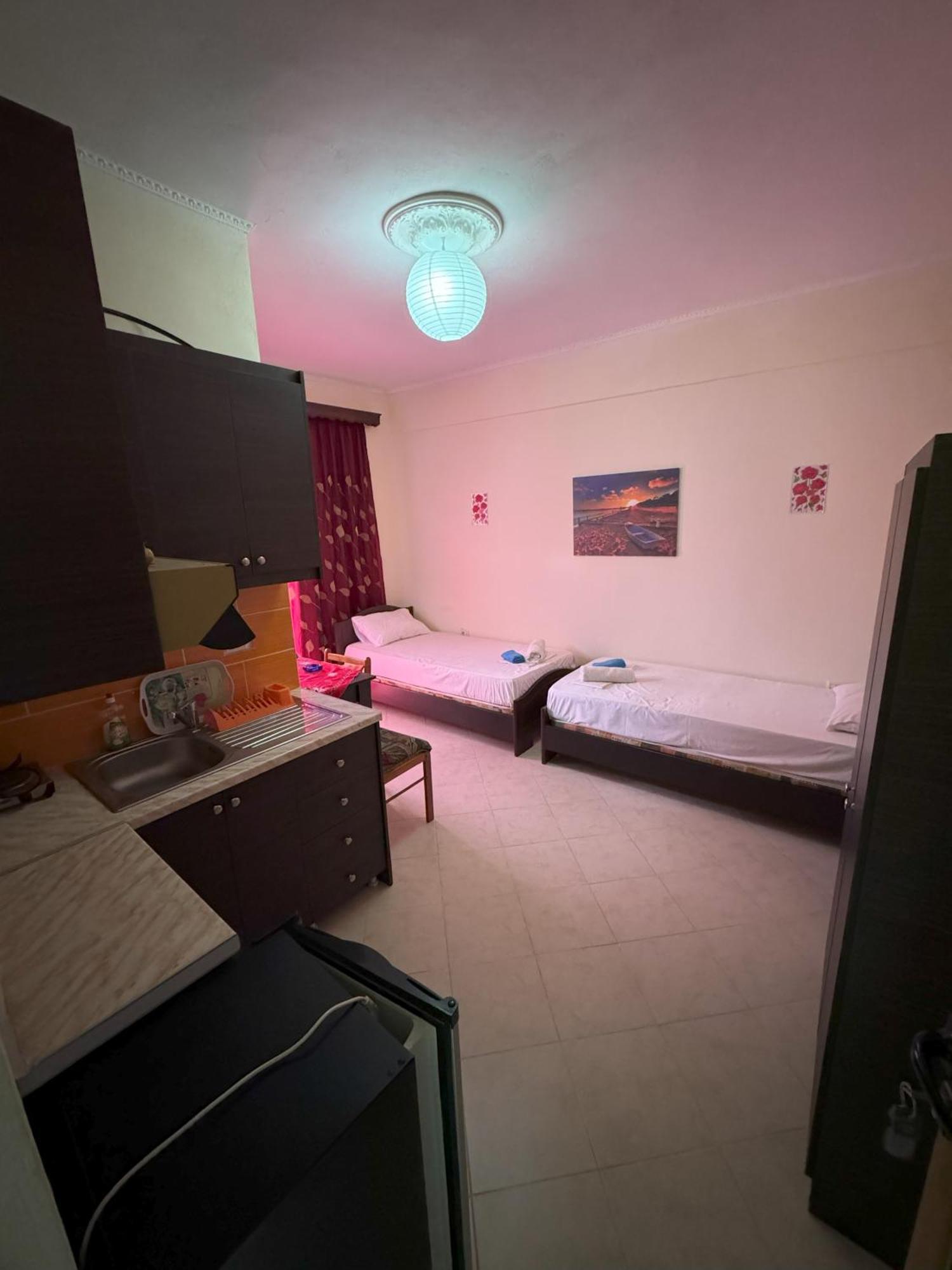 Adrian Agustin Rooms Lukovë المظهر الخارجي الصورة