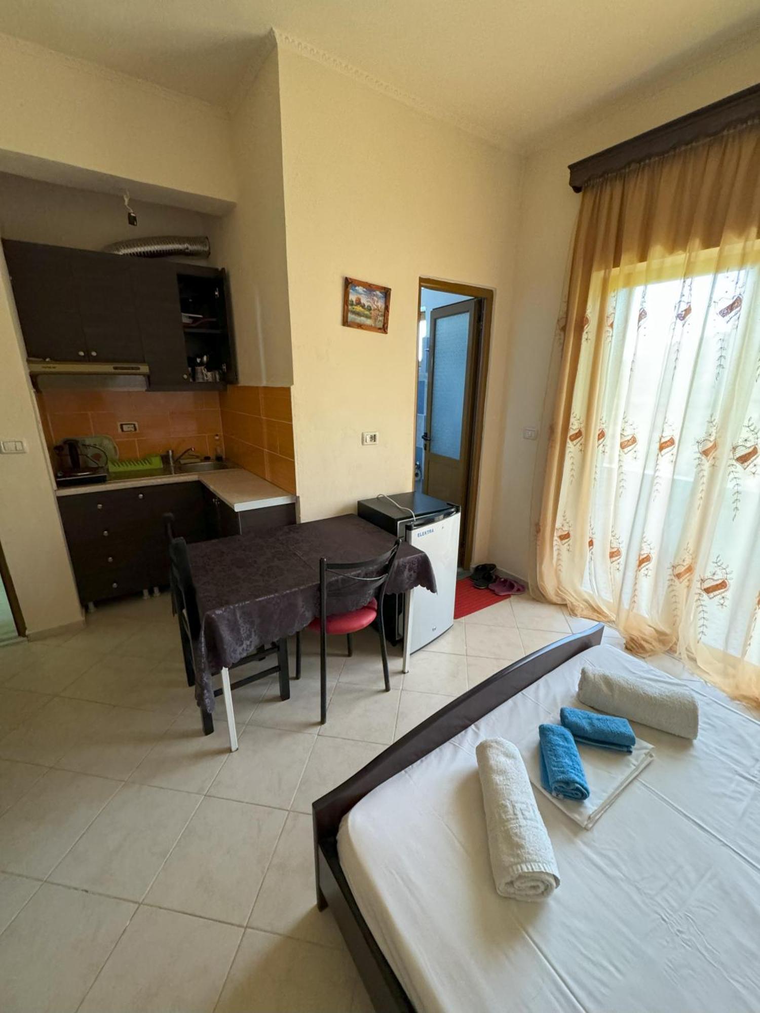 Adrian Agustin Rooms Lukovë المظهر الخارجي الصورة