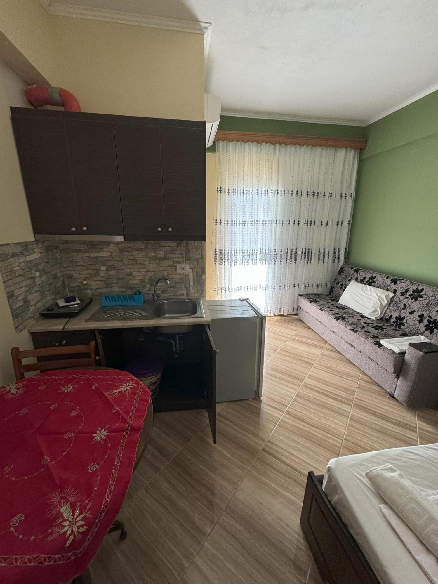 Adrian Agustin Rooms Lukovë المظهر الخارجي الصورة