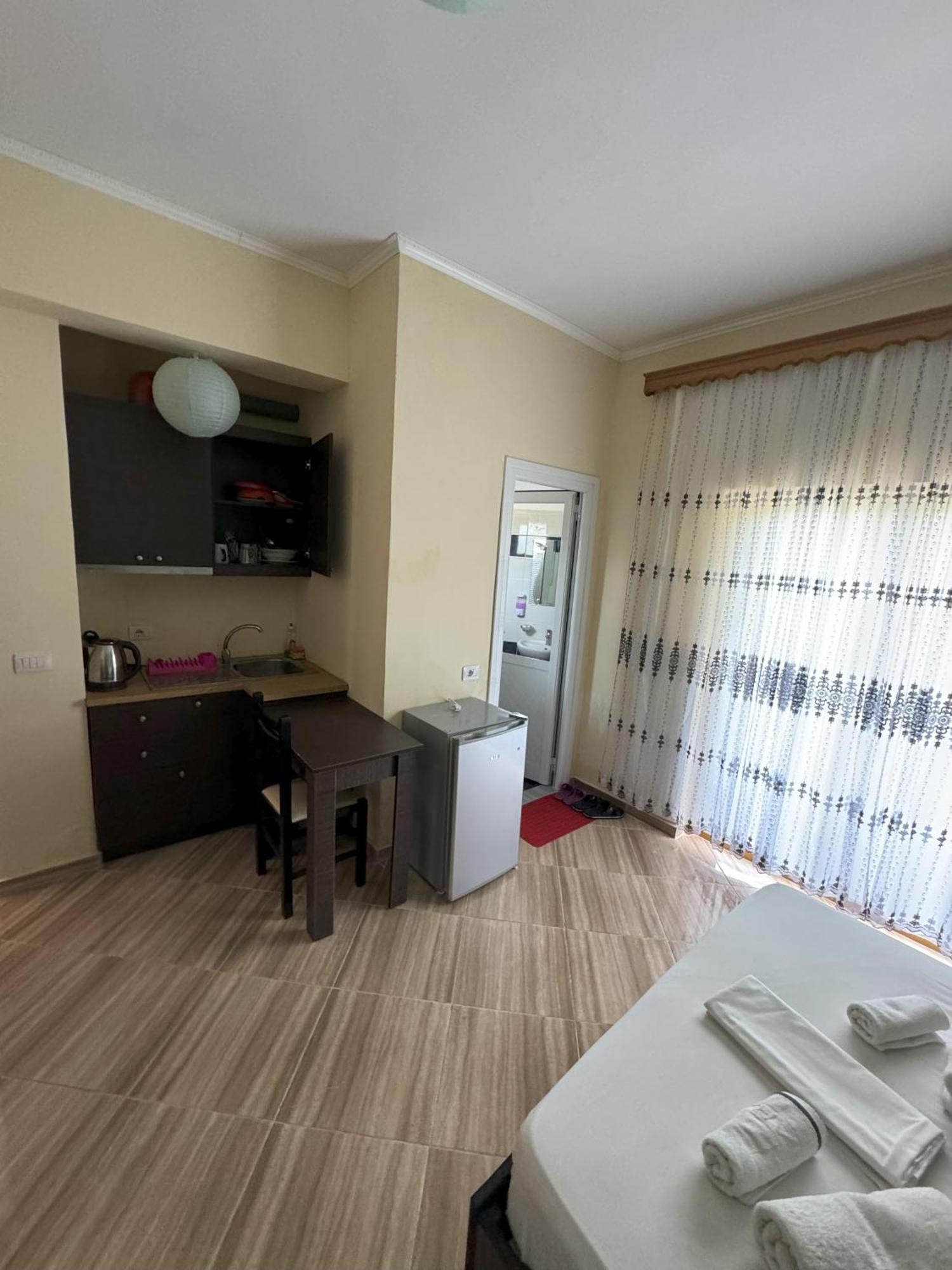 Adrian Agustin Rooms Lukovë المظهر الخارجي الصورة
